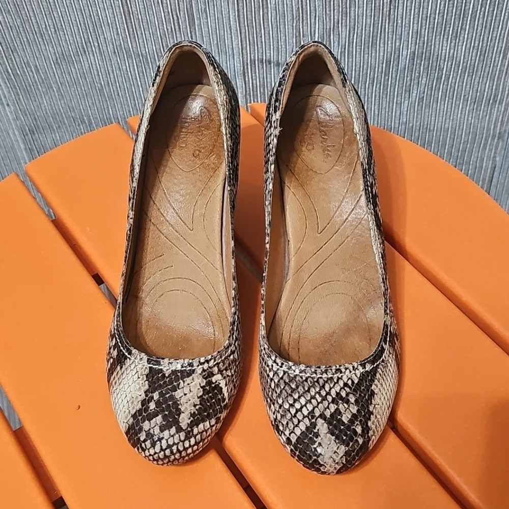 Clarks Indigo Snake Print Wooden Wedge Heels Pumps Rounded Toe‎ Women's 7.5 EUC